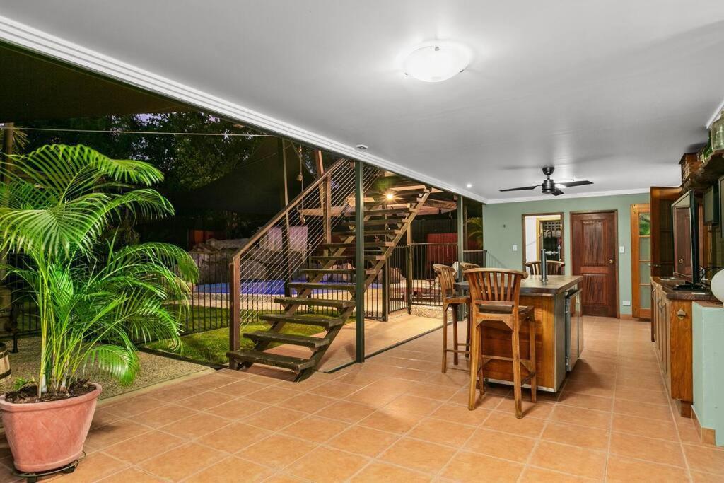 Oasis, In Leafy Whitfield. Villa Edge Hill Dış mekan fotoğraf
