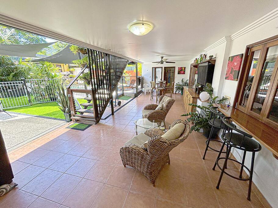 Oasis, In Leafy Whitfield. Villa Edge Hill Dış mekan fotoğraf